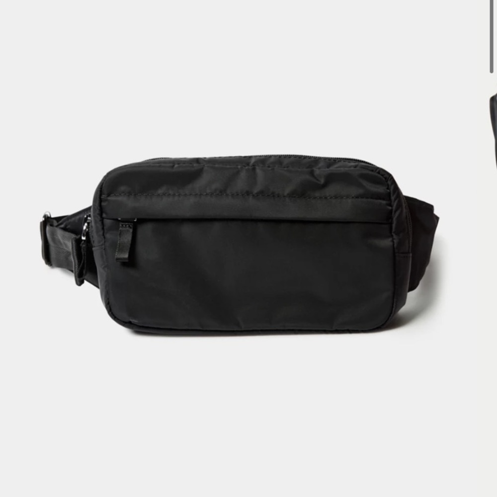 ARITZIA—-Main Character, Classic Waistpack